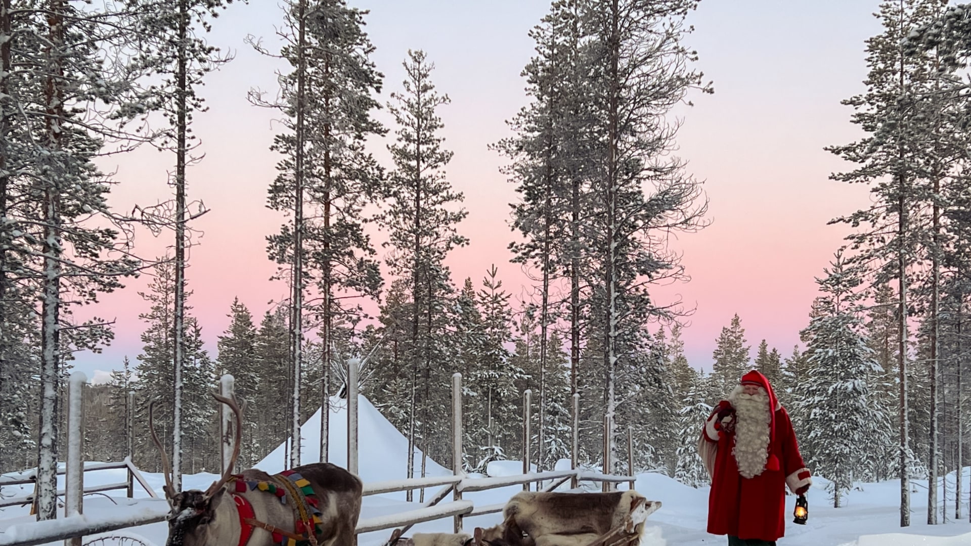 Weihnachtsmann mit Rentier